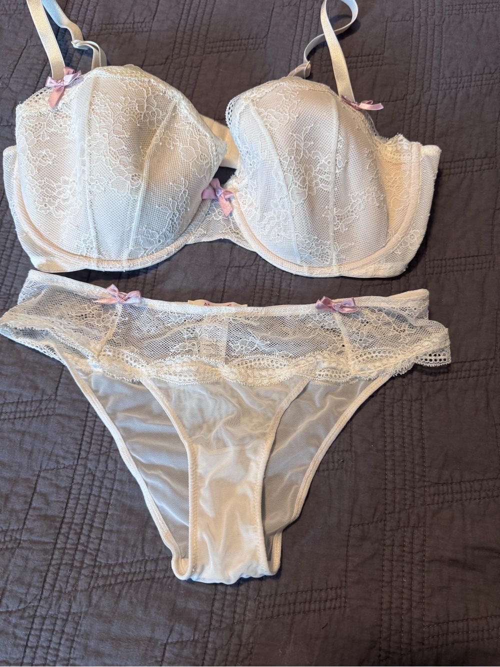 Adore Me 36DD Bra & Small Panty Set Ivory Lace Pink Bows Lingerie